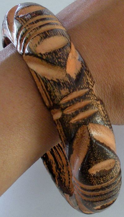 snazzy jazzy - ORANGE WOODEN BANGLE