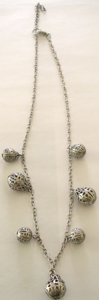 snazzy jazzy - SILVER CHIMES NECKLACE 