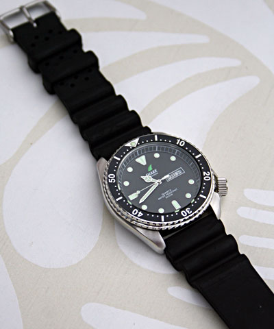 Mens Shark 20 ATM Divers Watch