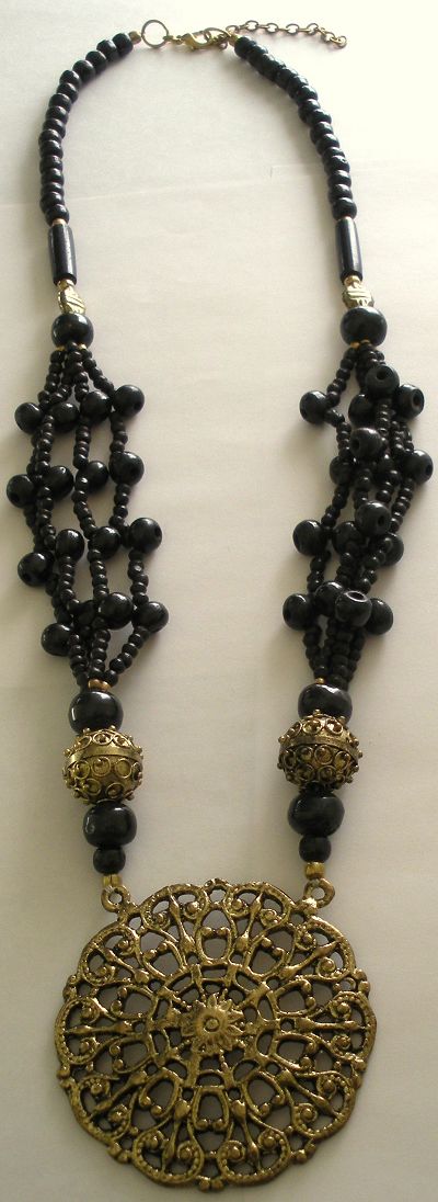 snazzy jazzy - BIG PENDANT NECKLACE 
