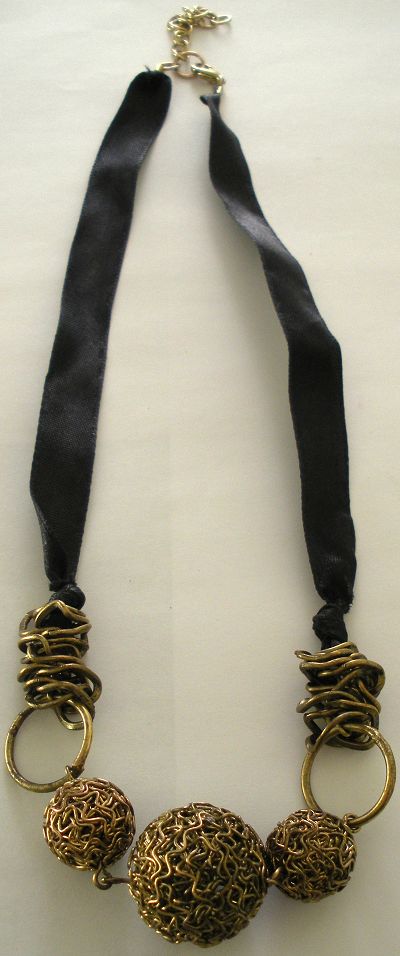 snazzy jazzy - BLACK FILIGREE NECKLACE